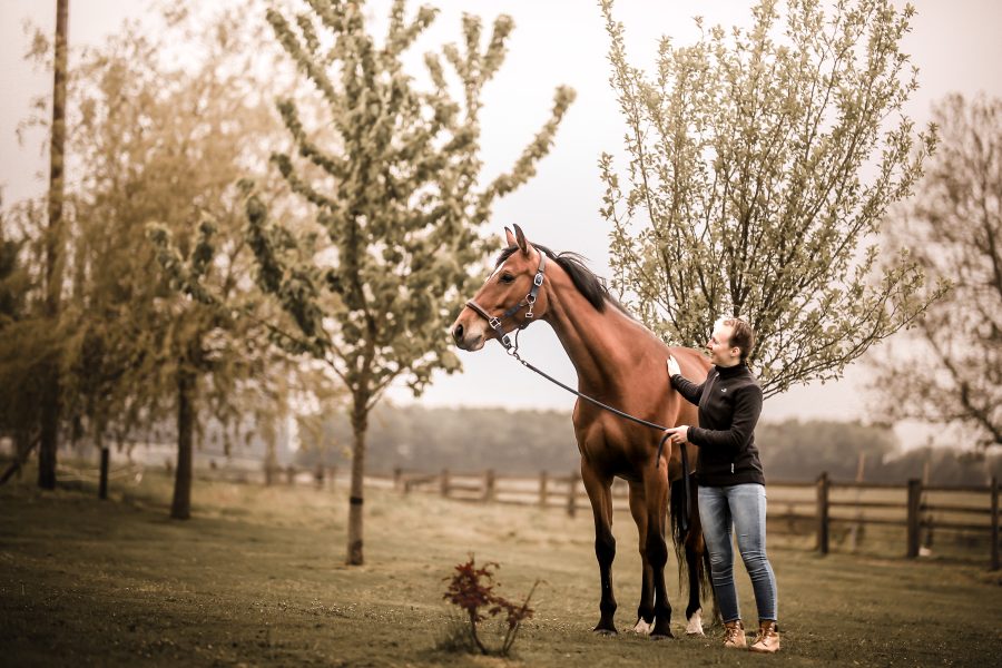 Photo de Coline Gosset avec un cheval